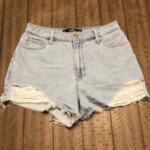 Hollister Ultra High Rise Distressed Mom Shorts 29/9 summer beach Raw Hem